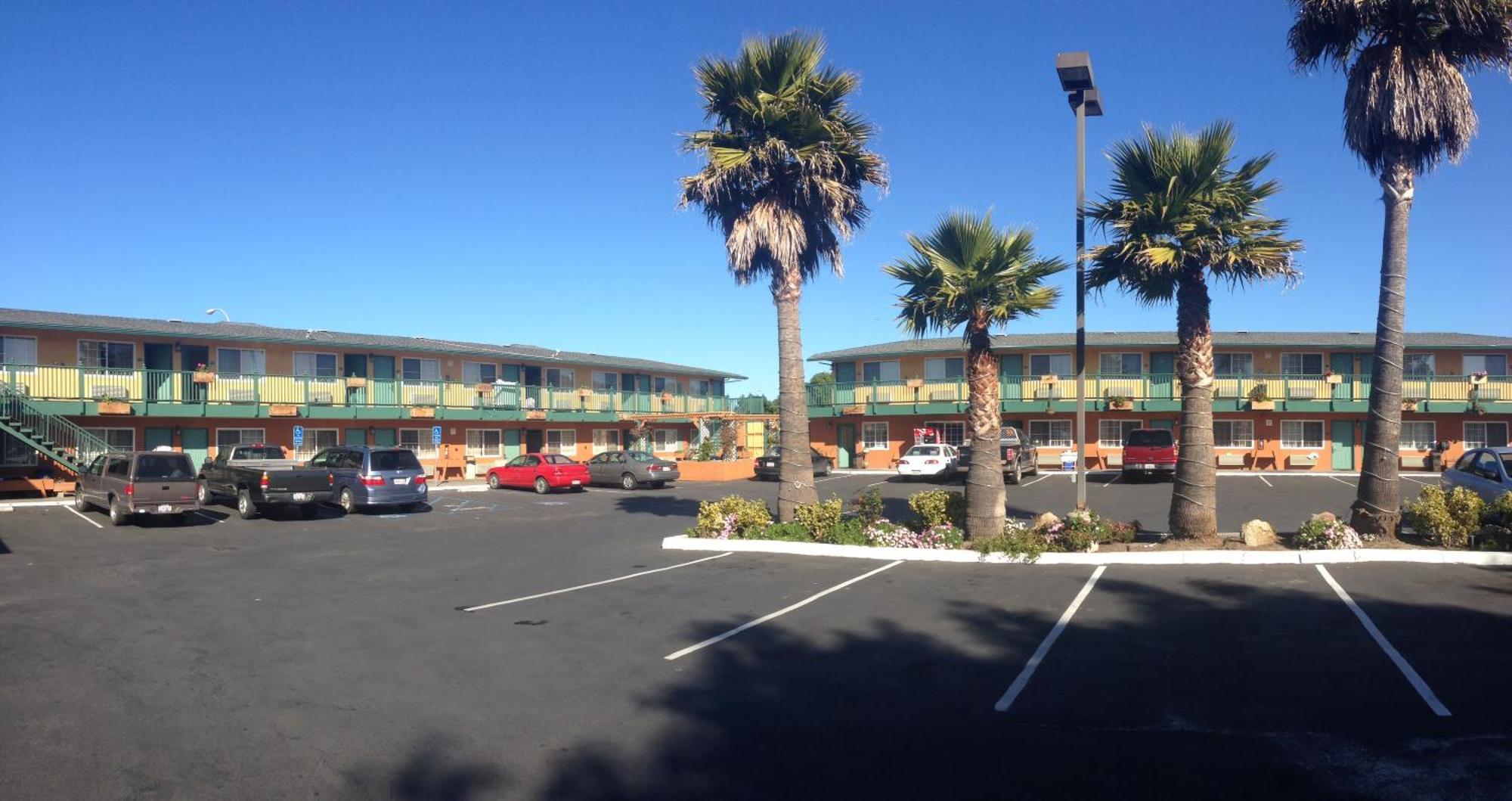 Sand Castle Inn Seaside Exterior photo