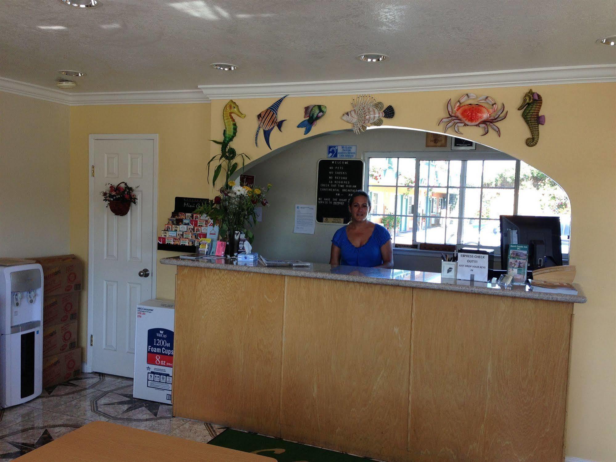 Sand Castle Inn Seaside Exterior photo